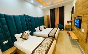 Hotel Dream Town By Cozy Hotels & Resorts